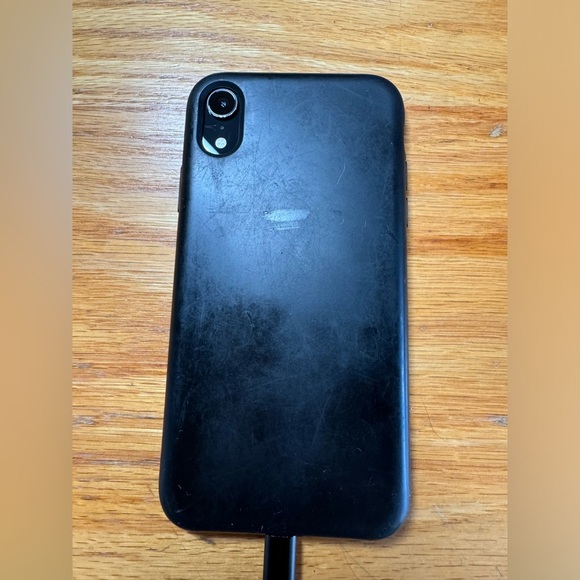 Used Black Unlocked IPhone XR with free black phone case - Picture 7 of 7